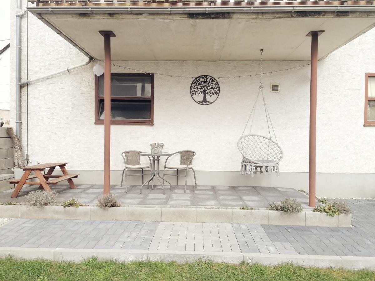 Ferienwohnung Christine Mit Sauna Und Whirlpool Utzerath Екстер'єр фото